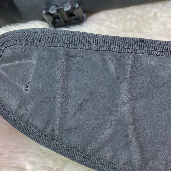 Tumi Messenger Laptop Bag - Picture 12 of 16